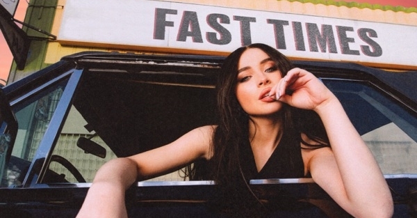 Review: Sabrina Carpenter – ‘Fast Times’ thumbnail